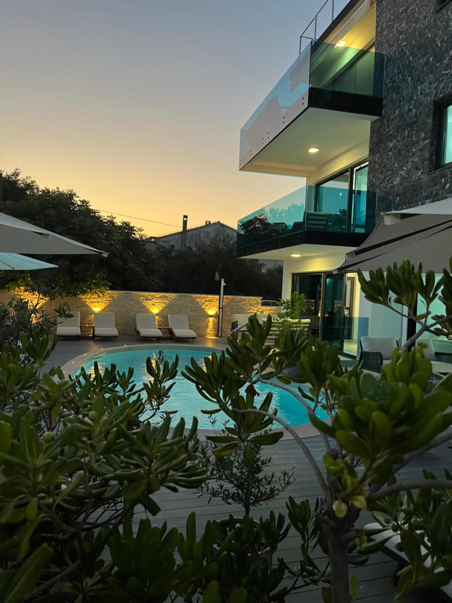 Luxury Apartments Vilamaloca วีร์ ภายนอก รูปภาพ