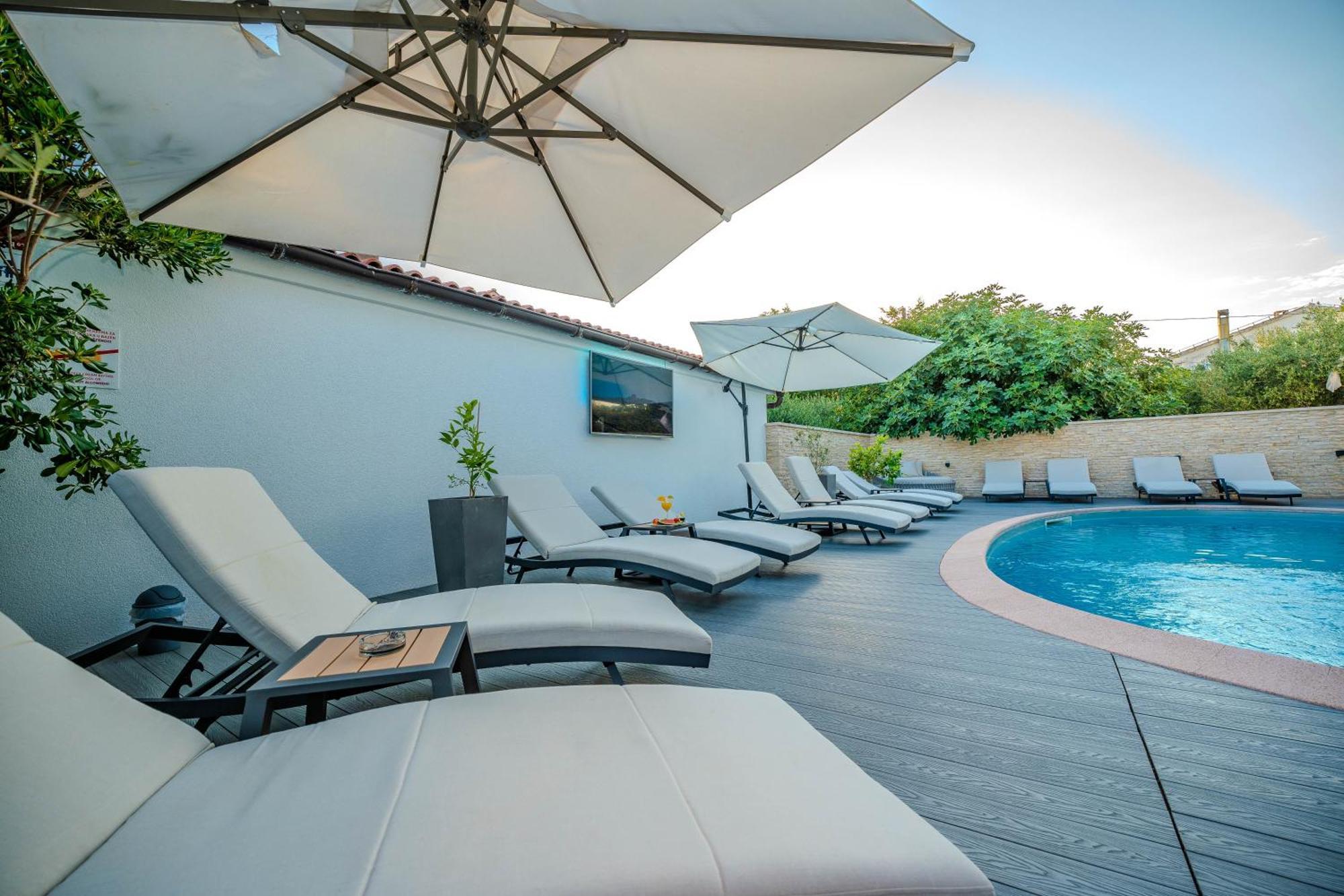 Luxury Apartments Vilamaloca วีร์ ภายนอก รูปภาพ