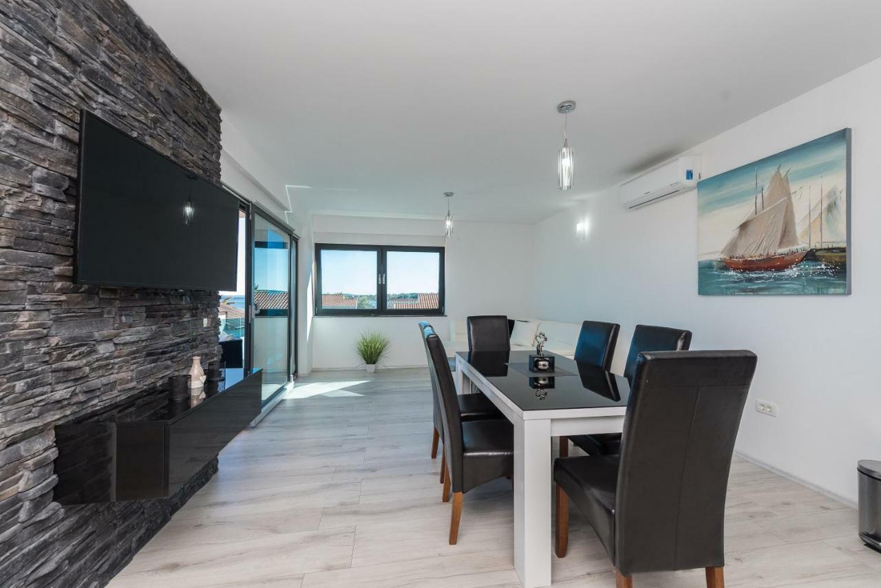 Luxury Apartments Vilamaloca วีร์ ภายนอก รูปภาพ
