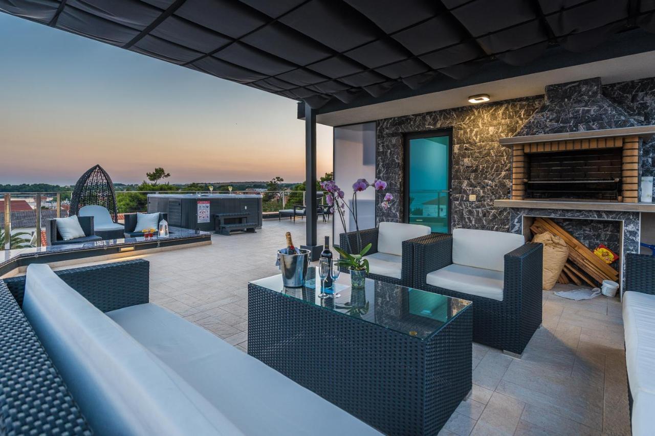 Luxury Apartments Vilamaloca วีร์ ภายนอก รูปภาพ